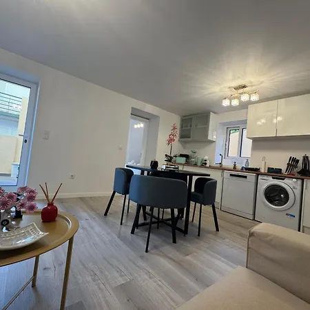 Apartment Charming Seaside Flat