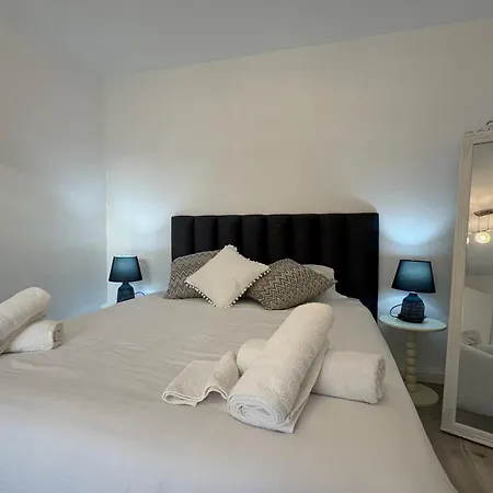 Charming Seaside Flat Apartament