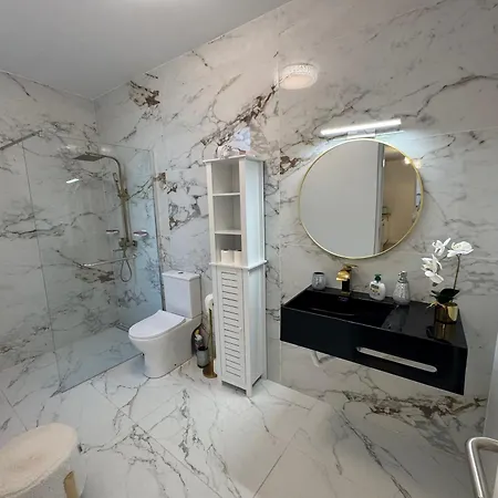 Charming Seaside Flat *