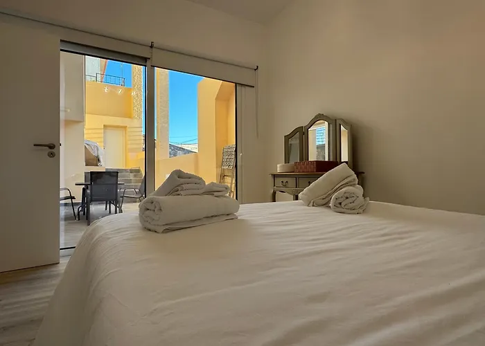 Charming Seaside Flat *