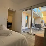 דירה Charming Seaside Flat