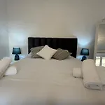 דירה Charming Seaside Flat