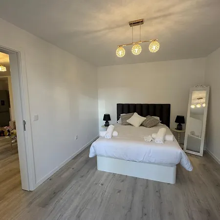 Charming Seaside Flat Апартаменты *