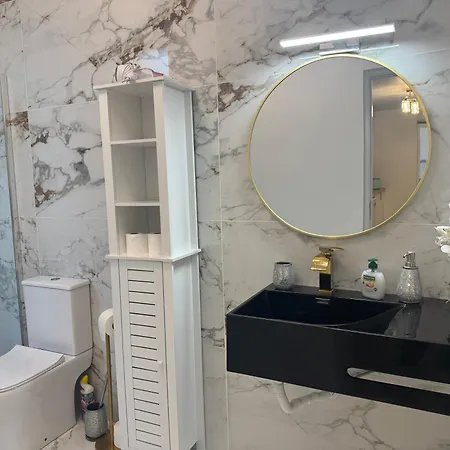 Charming Seaside Flat Apartmán