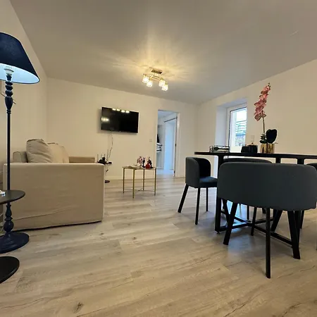 דירה Charming Seaside Flat