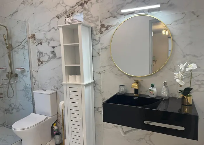 Charming Seaside Flat דירה