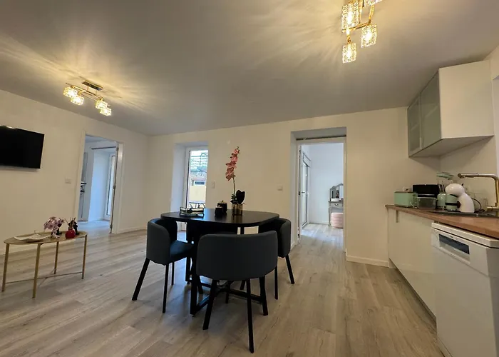 דירה Charming Seaside Flat