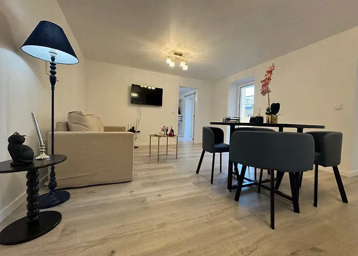 דירה Charming Seaside Flat